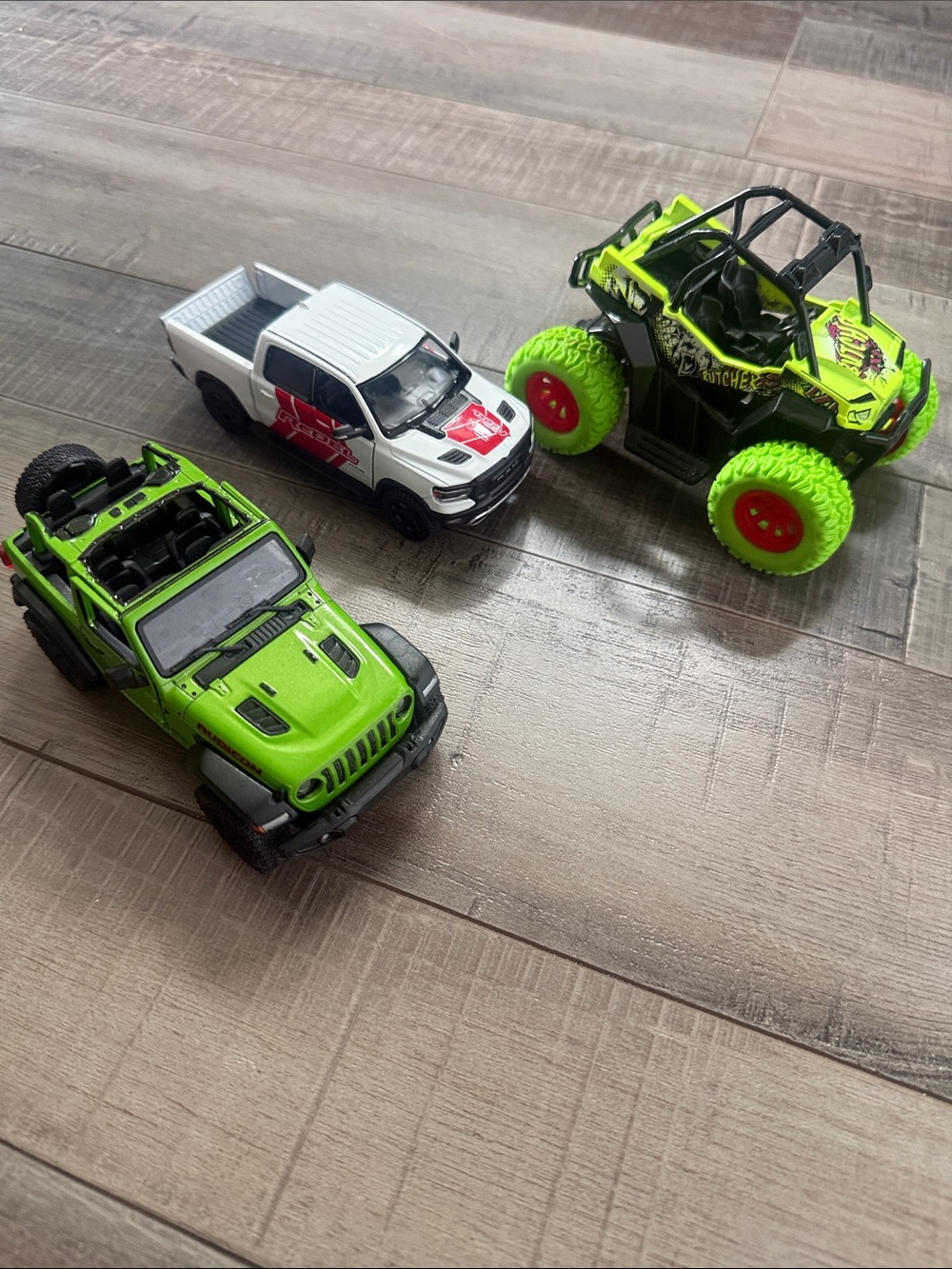 Kinsmart Green Off-Road Toy Truck Set for Kids - Bright Green Pull Back Toy